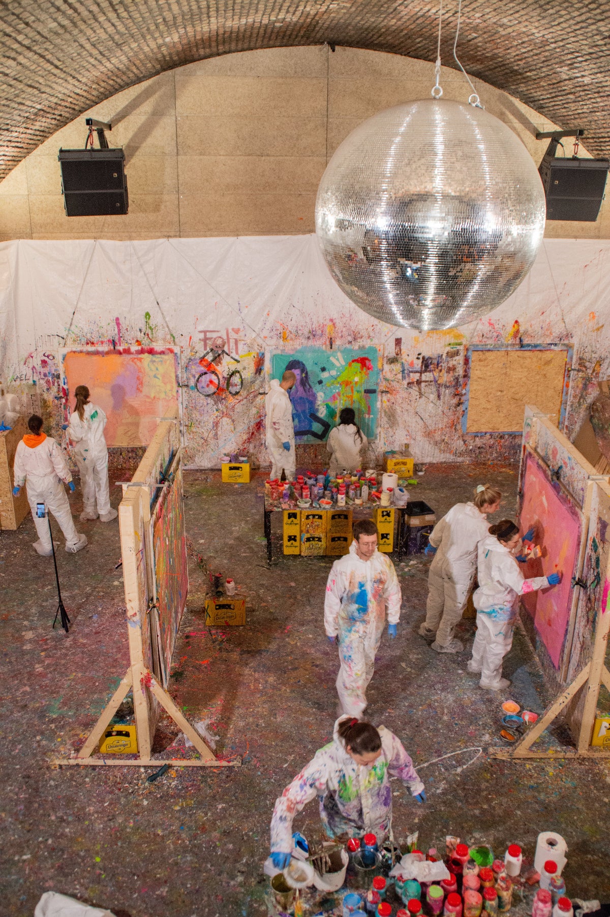 Gäste malen auf Leinwänden, Teamevent, Session The Action Painters